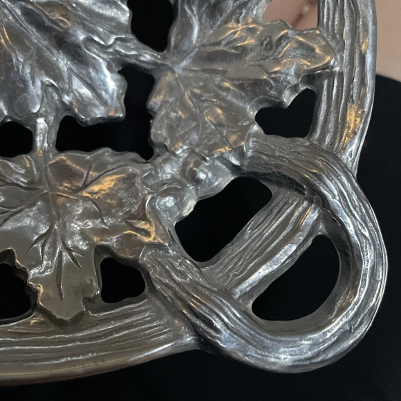 Wilton Silver Color Armetale Bread Fruit Hot Cold Bowl Basket Grape Leaf Pattern - Picture 5 of 7